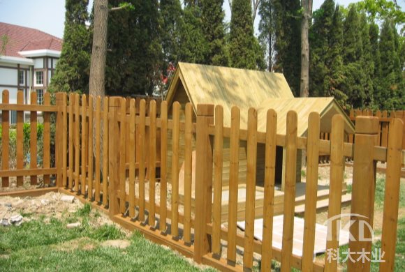 簡約防腐木圍欄施工